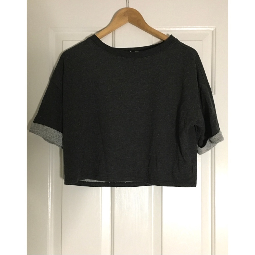 H&M Divided Grey Cropped Short-Sleeve Top